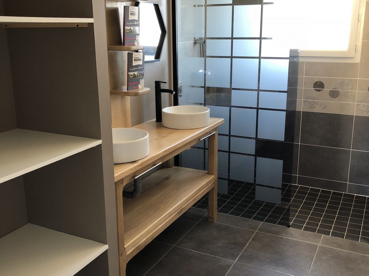 Salle de bain moderne à Limoges