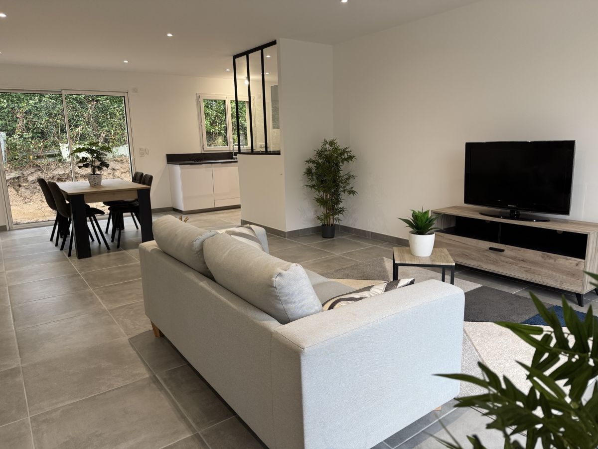 Salon moderne normes PMR