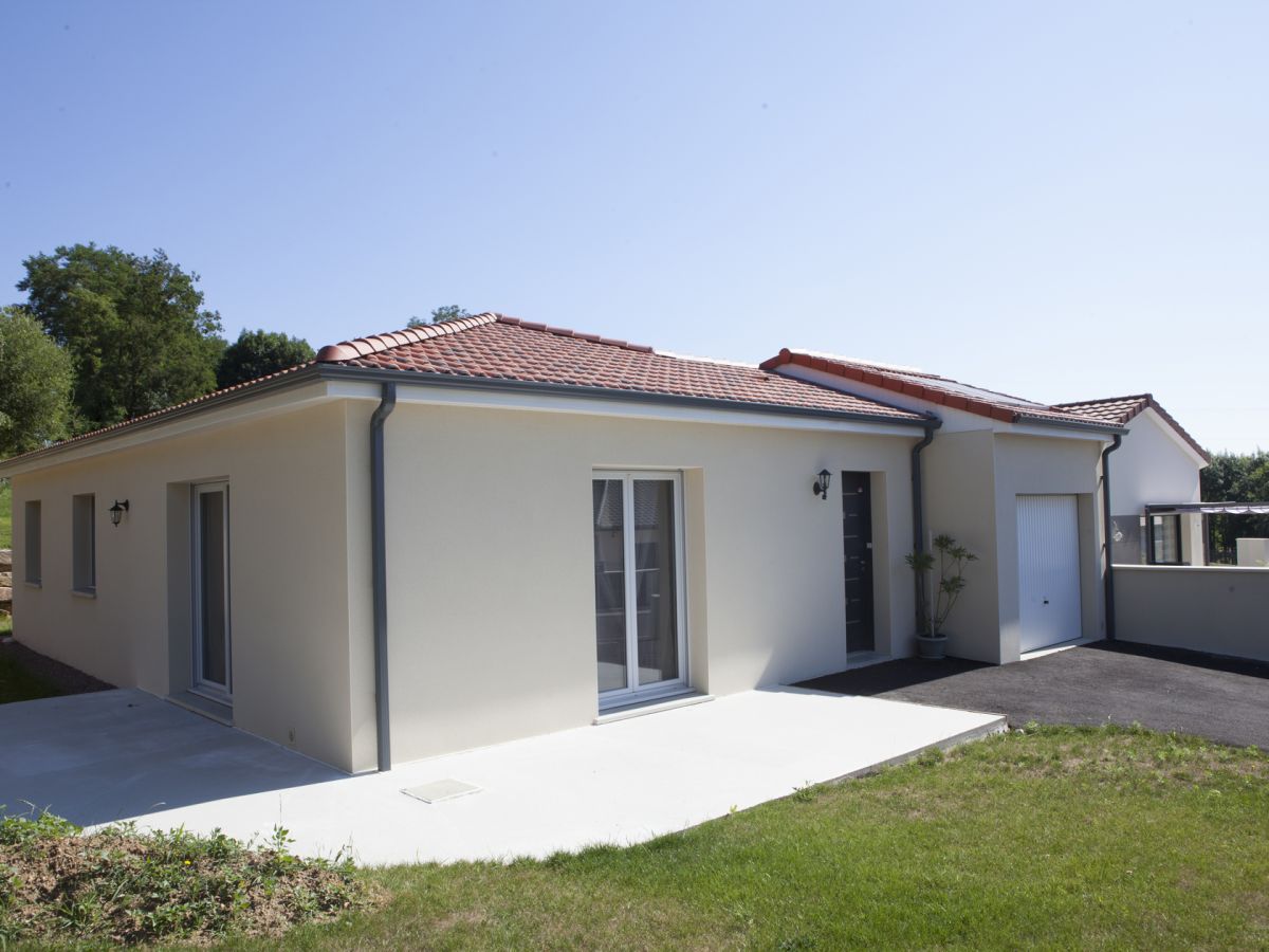 Maison traditionnelle lumineuse avec accès jardin