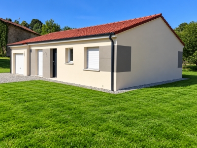 Maison traditionnelle à Chaptelat — vue extérieure